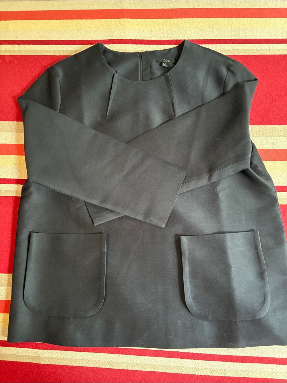 COS structured navy blue 3/4 length top Size 8 w/pockets & zipper on the back